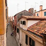 Apartment New 3 Min To Biennale-typical Venetian Home-le Ancore Venice