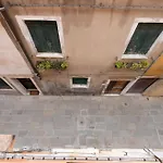 Apartment New 3 Min To Biennale-typical Venetian Home-le Ancore