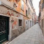 New 3 Min To Biennale-typical Venetian Home-le Ancore Apartment